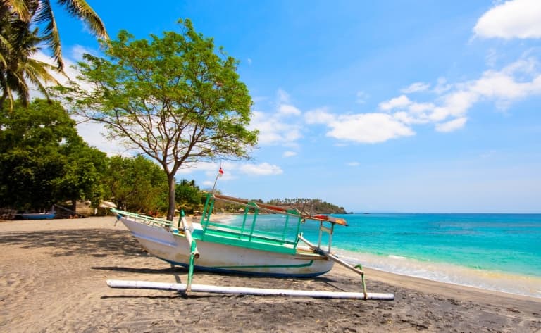 Bateau traditionnel pour visiter 3 petits îlots paradisiaques et détente